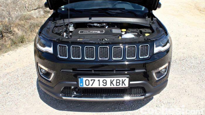 Jeep Compass Limited 2017 25 700x394