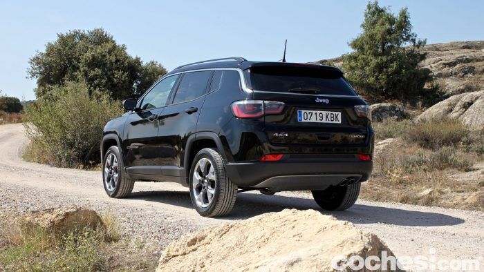 Jeep Compass Limited 2017 32 700x394