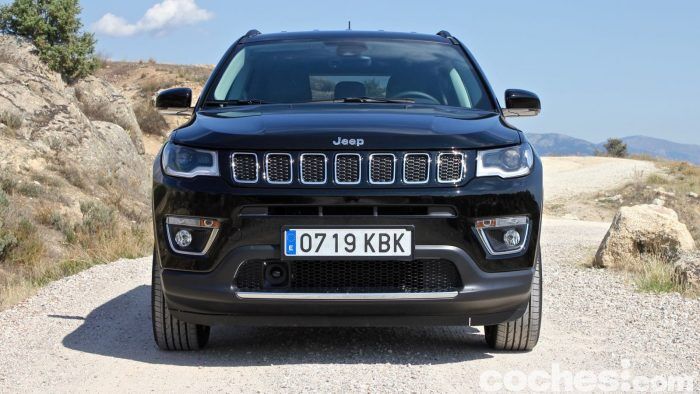 Jeep Compass Limited 2017 37 700x394