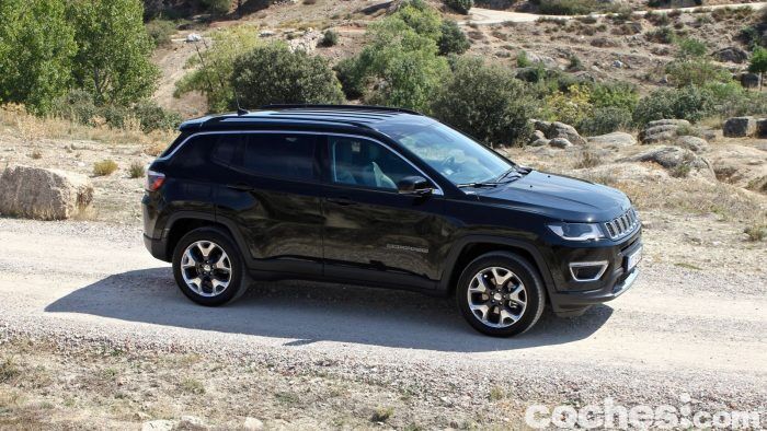 Jeep Compass Limited 2017 40 700x394