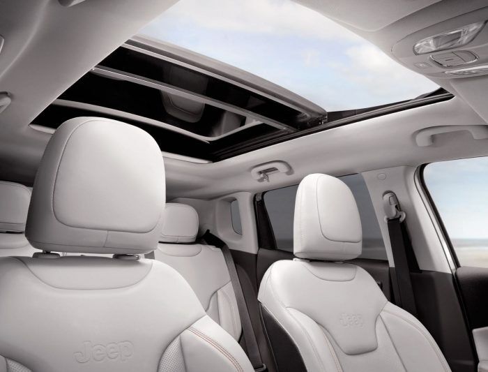 Jeep Compass Limited 2017 Interior 5 700x533