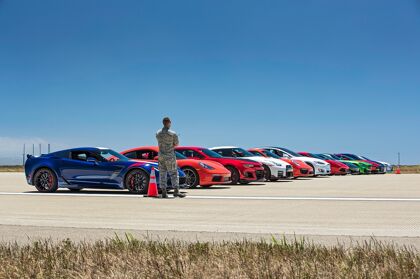 Los mejores deportivos del mundo en una espectacular batalla de aceleración