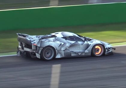 Un impresionante Ferrari FXX K Evoluzione rodando al máximo en Monza