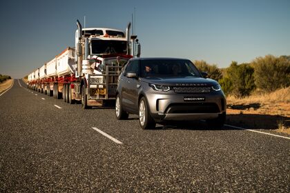 Así remolca un Land Rover Discovery un tráiler de 110 toneladas