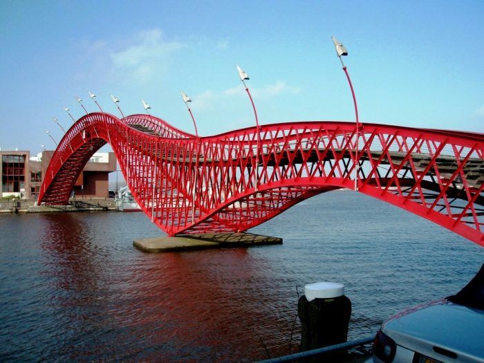 Puente Pythonbrug 700x525