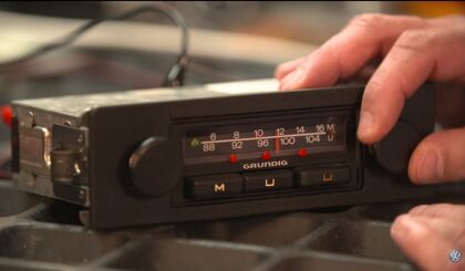 Desde un par de botones al control gestual: la evolución de la radio del Volkswagen Golf