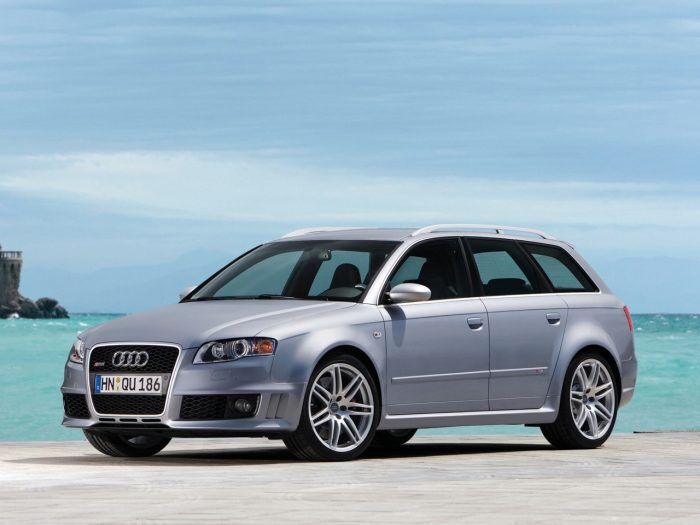 Audi RS4 Avant B7 2005 700x525