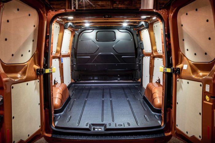 Ford Transit Custom 2018 Interior 41 700x466