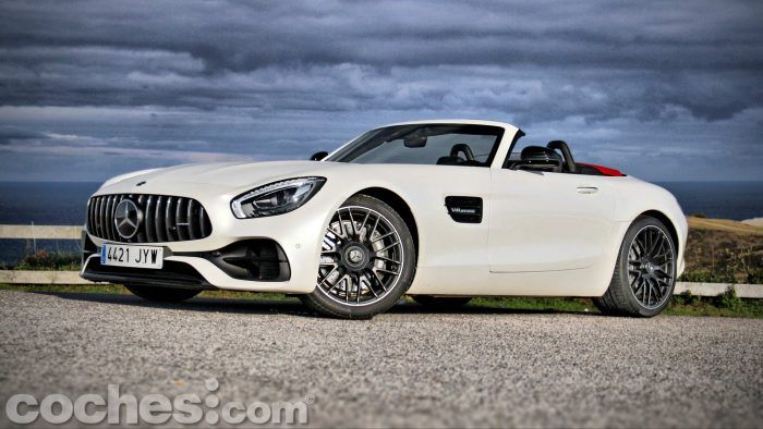 Mercedes AMG GT Roadster 002 700x394