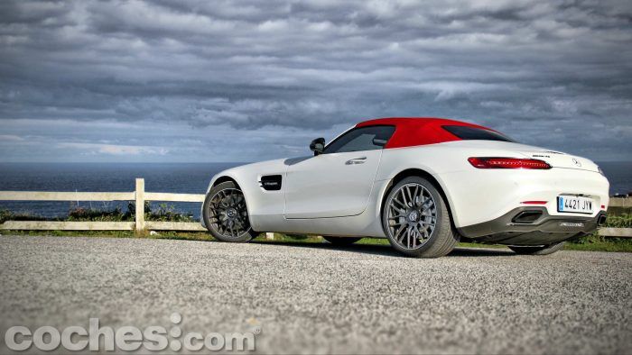 Mercedes AMG GT Roadster 003 700x394