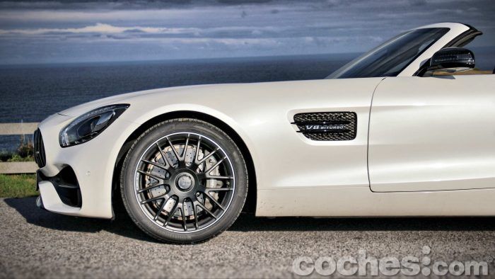 Mercedes AMG GT Roadster 009 700x394