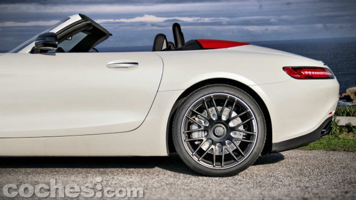 Mercedes AMG GT Roadster 010 700x394