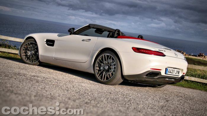 Mercedes AMG GT Roadster 011 700x394