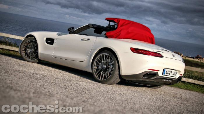 Mercedes AMG GT Roadster 012 700x394