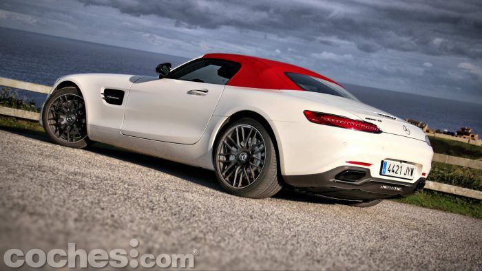 Mercedes AMG GT Roadster 013 700x394