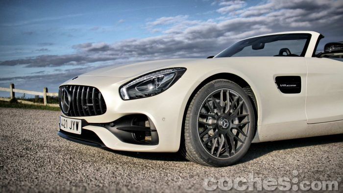 Mercedes AMG GT Roadster 014 700x394