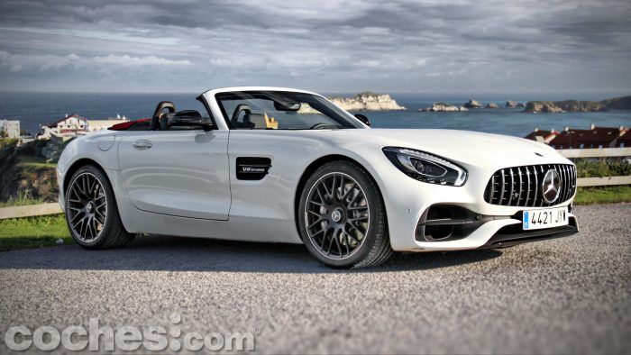 Mercedes AMG GT Roadster 017 700x394