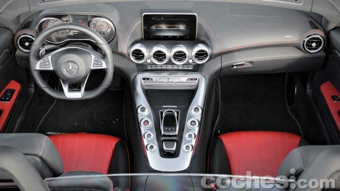 Mercedes AMG GT Roadster 025 700x394