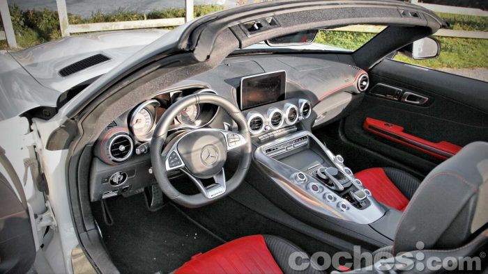 Mercedes AMG GT Roadster 026 700x394