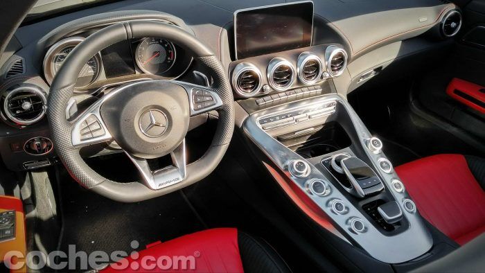 Mercedes AMG GT Roadster 027 700x394