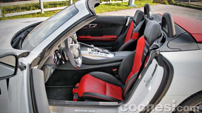 Mercedes AMG GT Roadster 028 700x394