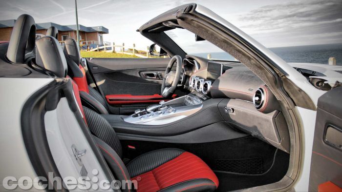 Mercedes AMG GT Roadster 030 700x394