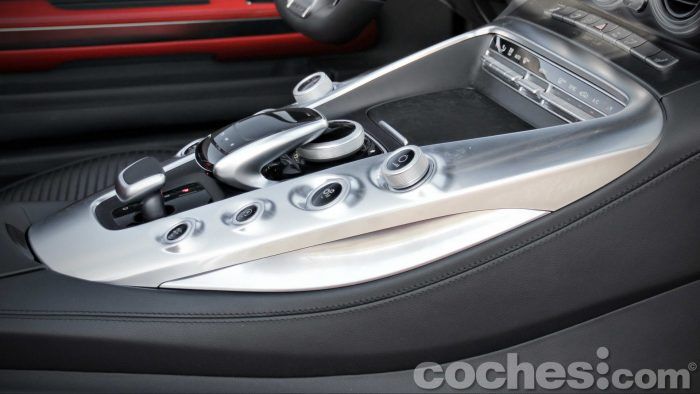 Mercedes AMG GT Roadster 032 700x394