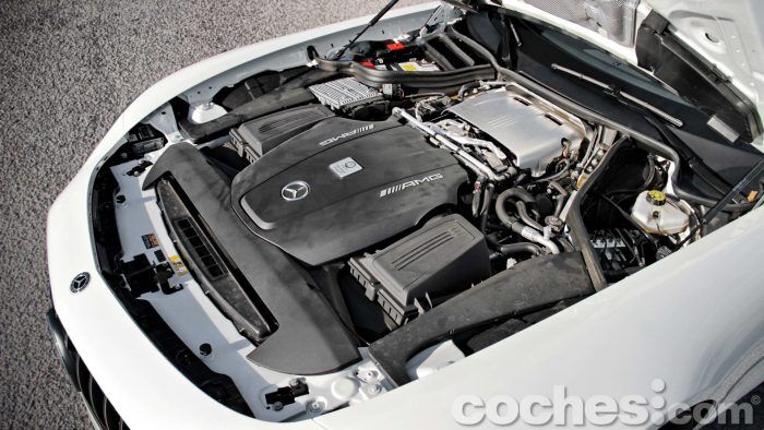 Mercedes AMG GT Roadster 040 700x394