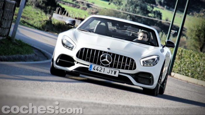 Mercedes AMG GT Roadster 061 700x394