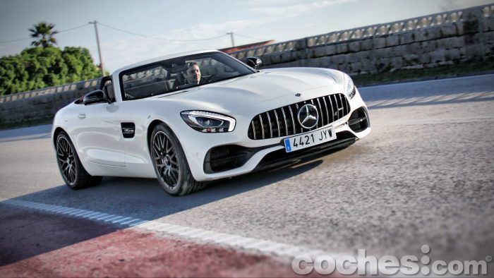 Mercedes AMG GT Roadster 063 700x394