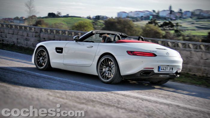 Mercedes AMG GT Roadster 065 700x394