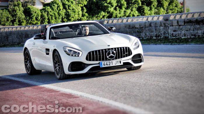 Mercedes AMG GT Roadster 070 700x394