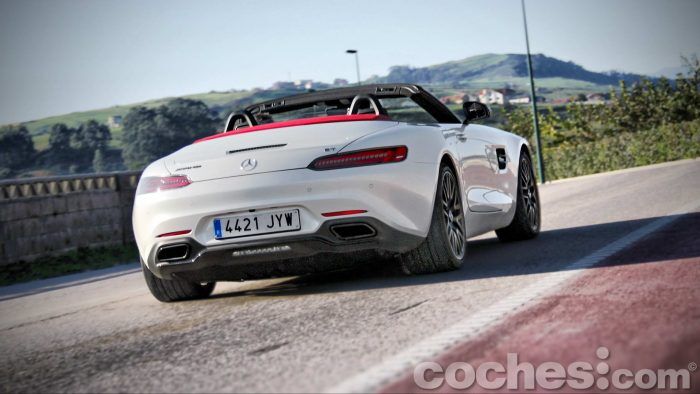 Mercedes AMG GT Roadster 072 700x394