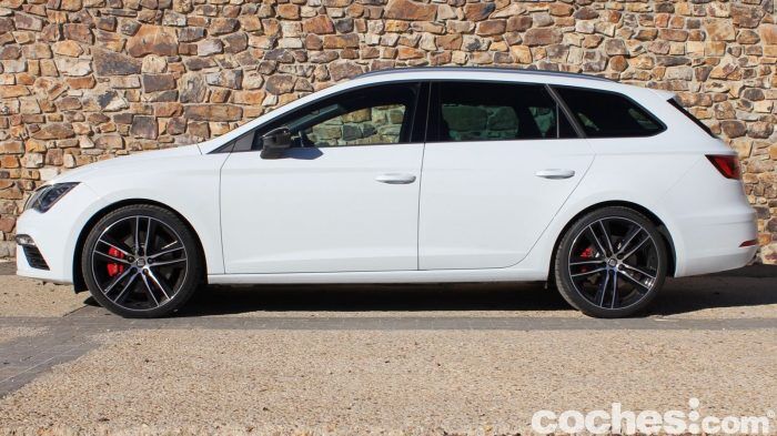 SEAT Leon Cupra ST 2017 10 700x393