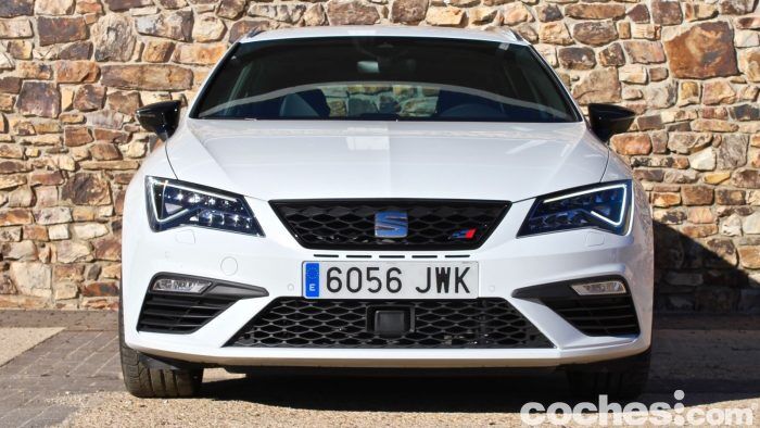 SEAT Leon Cupra ST 2017 11 700x394