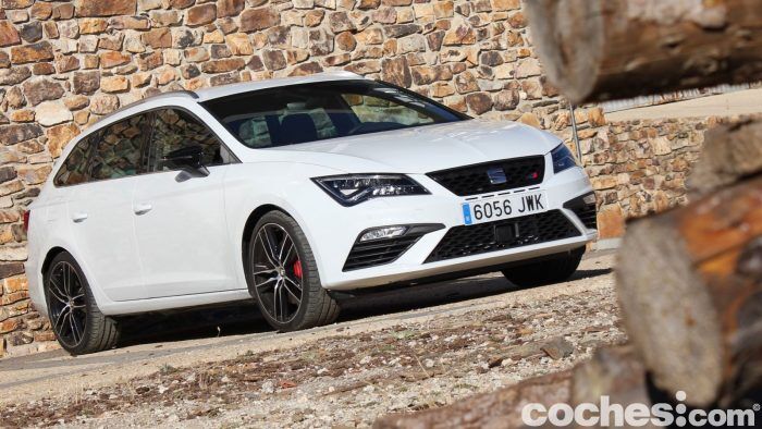 SEAT Leon Cupra ST 2017 13 700x394