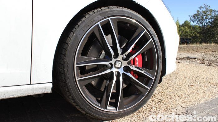SEAT Leon Cupra ST 2017 14 700x394