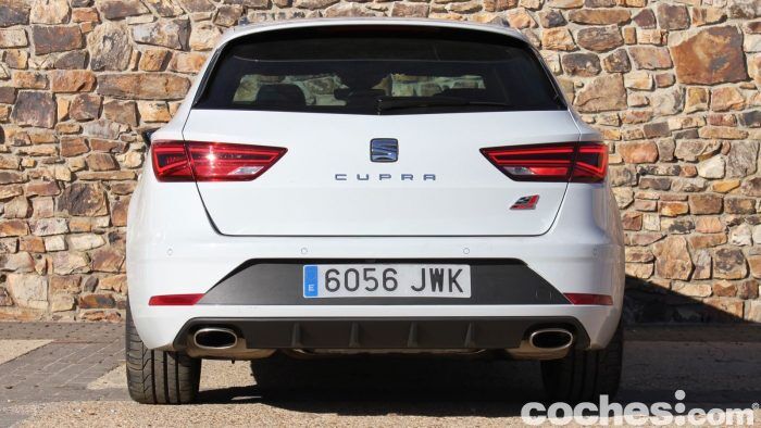 SEAT Leon Cupra ST 2017 15 700x394
