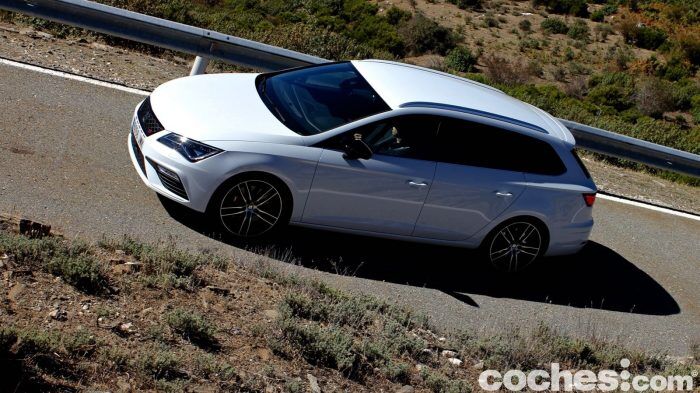 SEAT Leon Cupra ST 2017 9 700x393