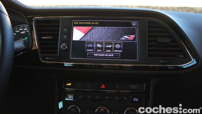 SEAT Leon Cupra ST 2017 Interior 16 700x394