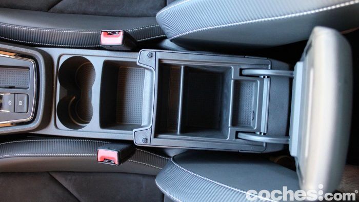 SEAT Leon Cupra ST 2017 Interior 19 700x394