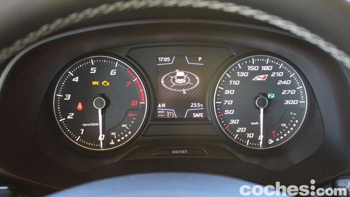 SEAT Leon Cupra ST 2017 Interior 22 700x394