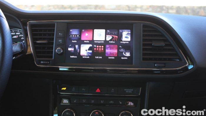 SEAT Leon Cupra ST 2017 Interior 24 700x394