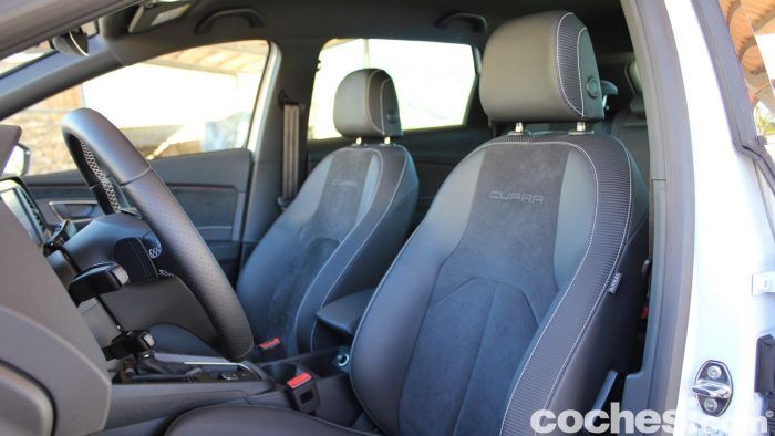 SEAT Leon Cupra ST 2017 Interior 5 700x394