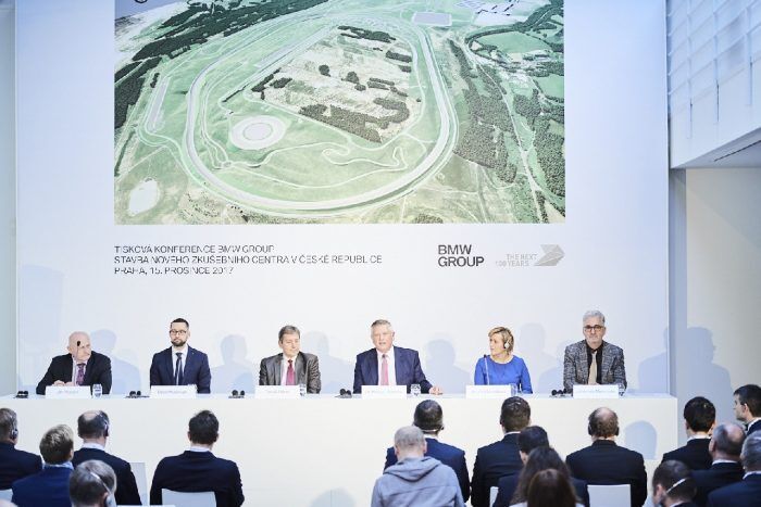 Bmw Pista Coches Autonomos 1 700x467