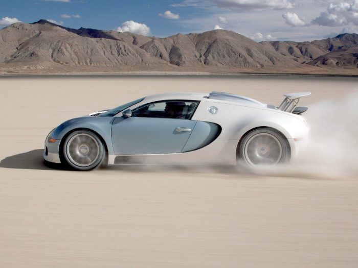 Bugatti Veyron 1 700x525