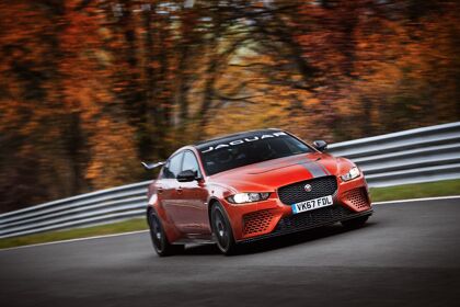 Mira el récord del Jaguar XE SV Project 8 en Nürburgring