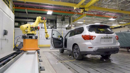 Este robot abre las puertas del coche tantas veces como tú en 10 años