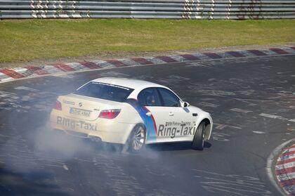 Piénsalo antes dos veces: 10 minutos de accidentes en Nürburgring (solo en 2017)