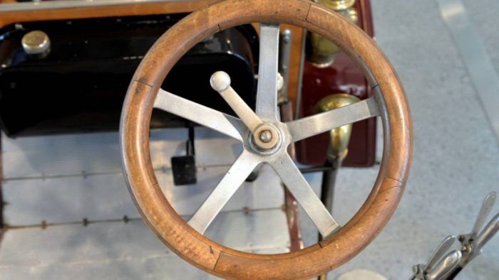 1905 Laurin Klement Voiturette A Steering Wheel 700x394